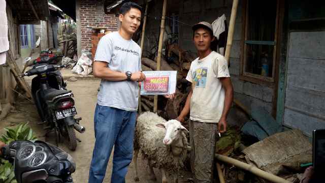 1. #MSqurbankuSAKSIKU di desa Pagersari, Watumalang Wonosobo. Di kawal agen <a href="/medi3a/">Medi Tria Ardianto</a>  Cc <a href="/MakelarSedekah/">@MakelarSedekah</a> <a href="/masmono08/">MasMono</a>