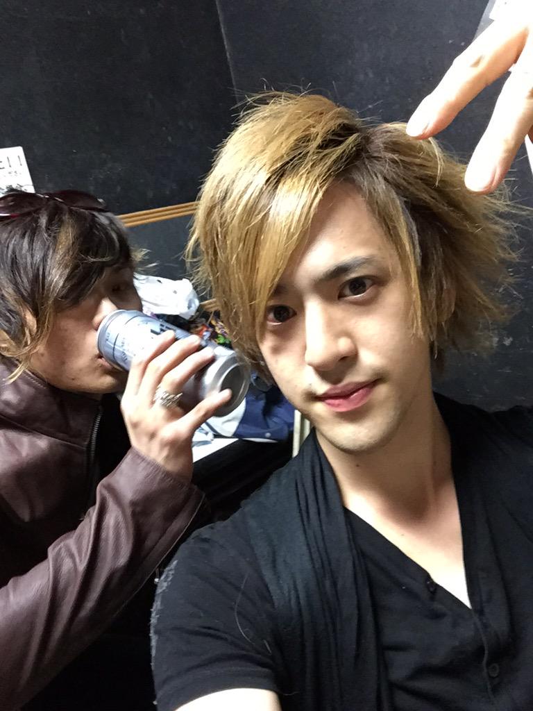 KEITASHIMBO_PGR's tweet photo. リビリベ無事終了ー！！
今日は色々ツーバス踏みすぎました笑

最高でしたっ！！
ありがとうございました！！

写真は飛び入りしたKOOLさんと笑 http://t.co/bjmrjuEsco