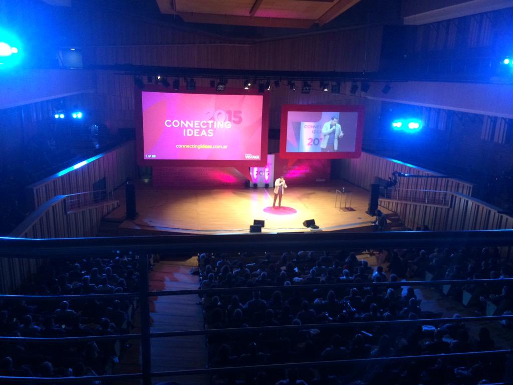 tcclafactoria's tweet photo. En este momento @mpasik de @LiebreAmotinada en #Connecting2015 http://t.co/uNOvjkJvxO