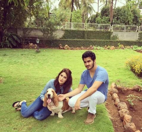 TeamSagarikaG's tweet photo. Family. ❤
#TeachingFigo #TrainerModeOn http://t.co/Rd3SnB8dN2