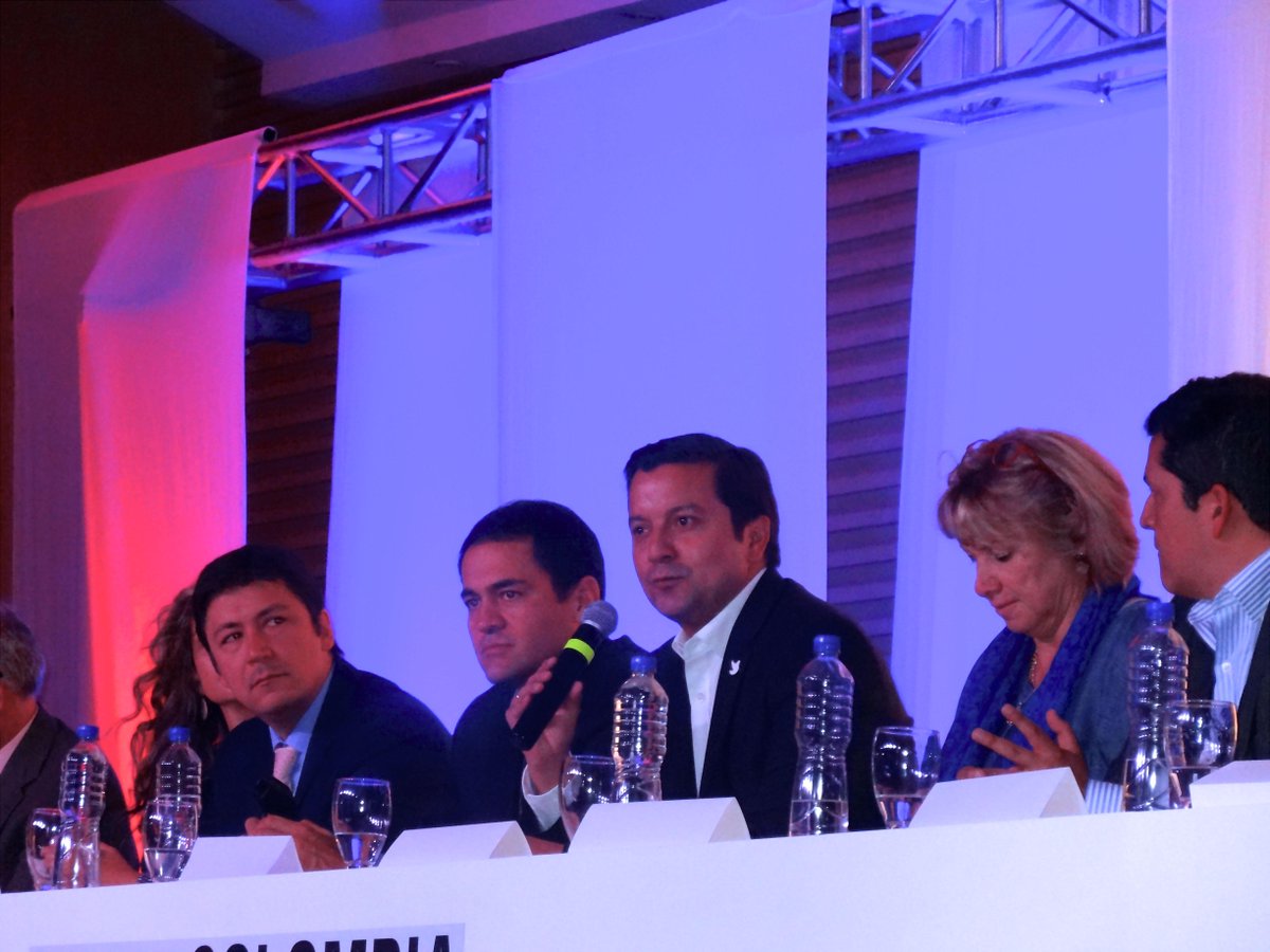 MovistarCo's tweet photo. El #ColStartup2015 recibió 1.300 personas. Con el apoyo de @Telefonica_Col y @WayraCo http://t.co/MZDTanwKD9 http://t.co/zwlWeTWfUl