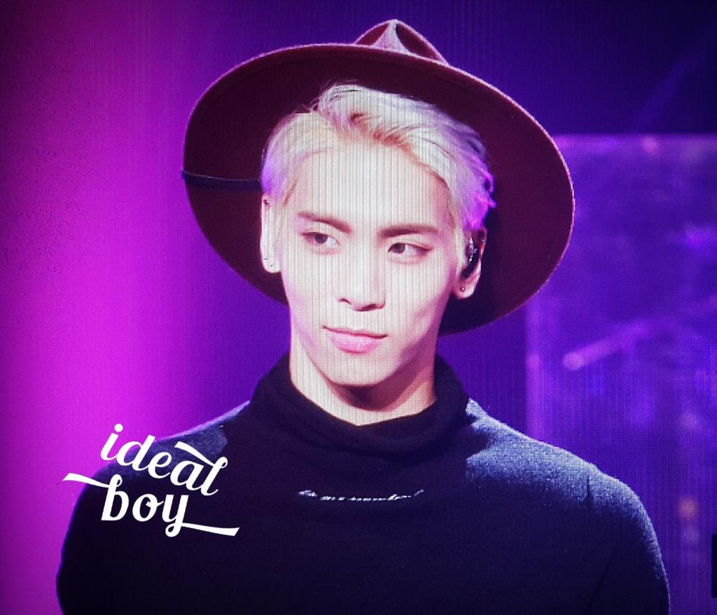 150922 Jonghyun @ 'Blue Night Concert.'  CPgtodQU8AAWZgf