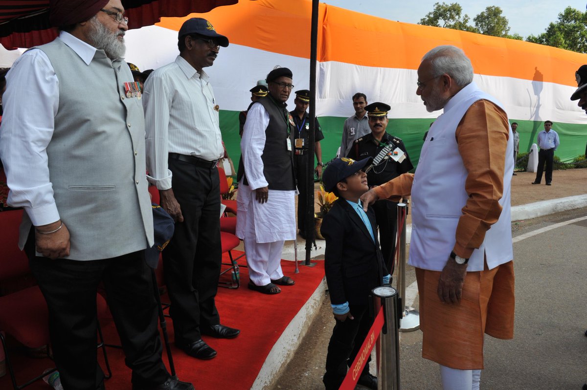 narendramodi tweet picture
