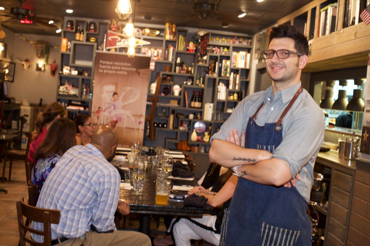 DiscoverSWAYPR's tweet photo. '@SiempreLeche media event w/ Milk Life strength ambassador Chef @grapicavoli #HispanicHeritageMonth #TheSwayWay http://t.co/Nb7GMXtOiB