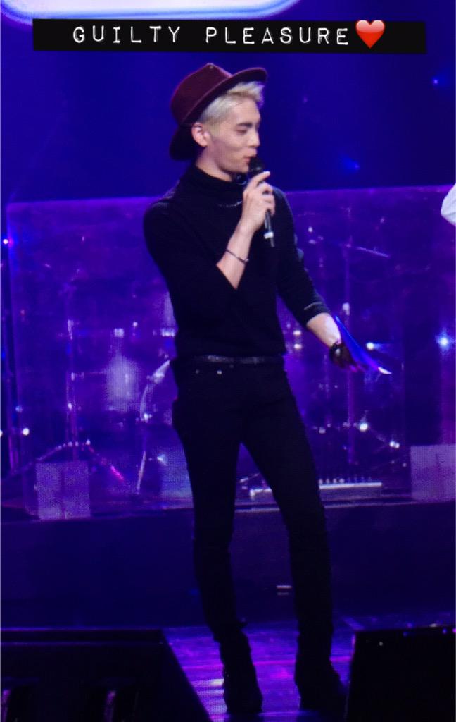 150922 Jonghyun @ 'Blue Night Concert.'  CPgzHlQUcAAChQm