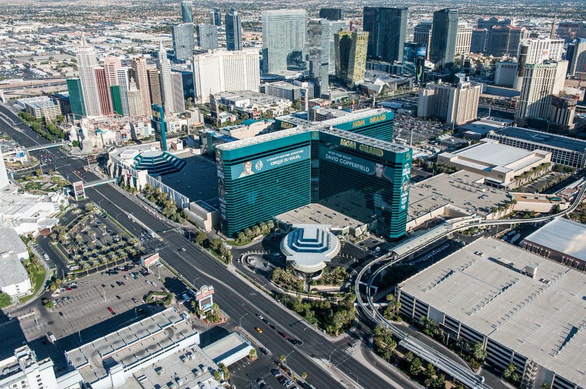 MGMGrand's tweet photo. Wake up happier...wake up in #Vegas. http://t.co/8MEMZtsqN2