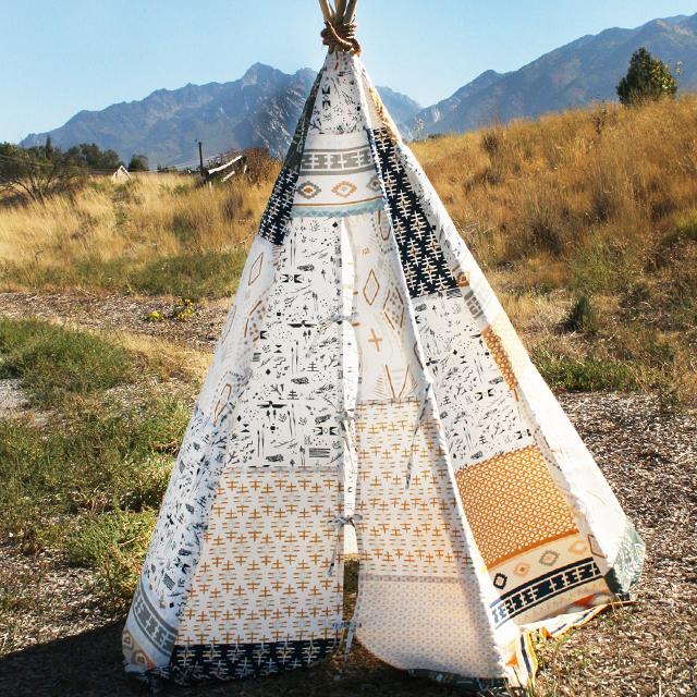 ArtGalleryFab's tweet photo. #BoundFabrics by @AprilARhodes are great for making teepees! We are so in love with this one. http://t.co/kmPMksEF5P http://t.co/A7k2JRsxOE