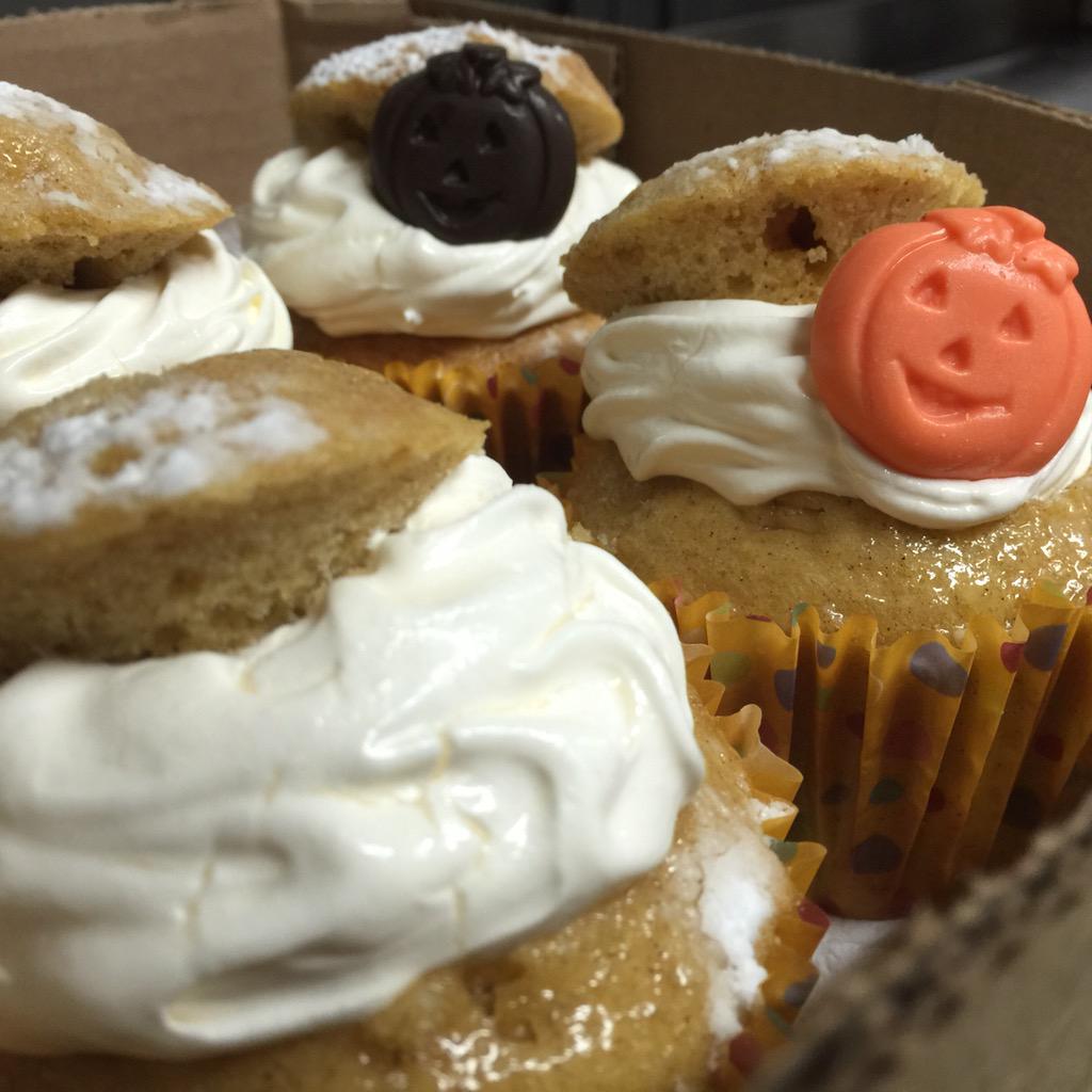 GreenesTavern's tweet photo. #pumpkin cream cakes for #dessert and #Trivia tonight http://t.co/6naoCfutHh