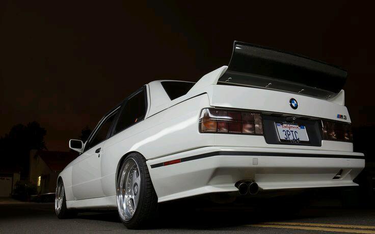 classicauto79's tweet photo. #Bmw, #cuandoconduzcasconduce http://t.co/pMUuZcidS1