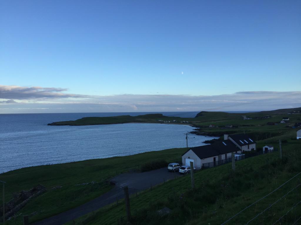 ypi_scotland's tweet photo. Heading south as the sun sets over beautiful Shetland #ypislands http://t.co/P6HJlB1G4b