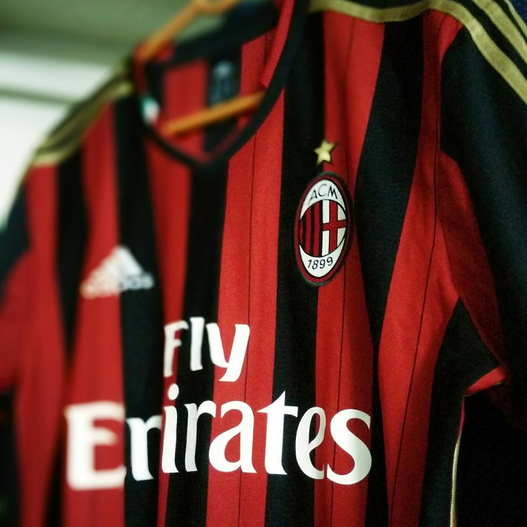 baluse94gopal's tweet photo. #bleed redn'black # acmilanforever @acmilan #UdineseMilan #forzamilan http://t.co/Lp2sEEE9mi