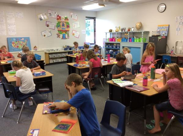 MrsVanEsClass's tweet photo. Making cards for the MOC-FV volleyball team! #homecoming #godutch http://t.co/lpnCW8TkKz