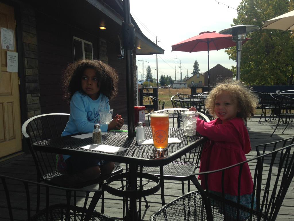 baqdraft57's tweet photo. Gettin' some #backdeckness w/ my girls. @ParagonBrewing Hiawatha Pale #Ale is on tap #cdacraftbeer @cdaliving #Happy http://t.co/Wd3Lh838bb