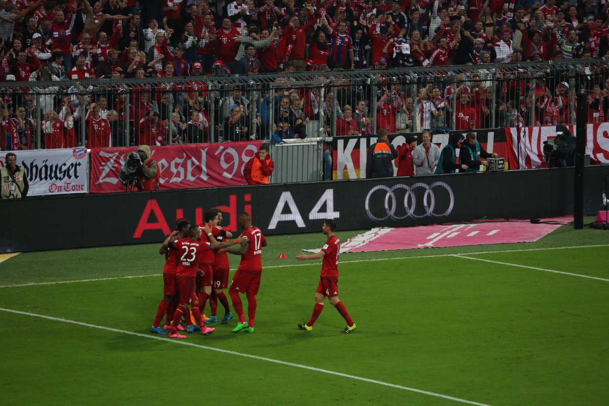 JAAAAAAA! Wieder DRIN! Freunde, jetzt wirds hisTORisch, der blanke WAHNSINN! <a href="/lewy_official/">Robert Lewandowski</a> zum Fünften! #FCBWOB 5-1