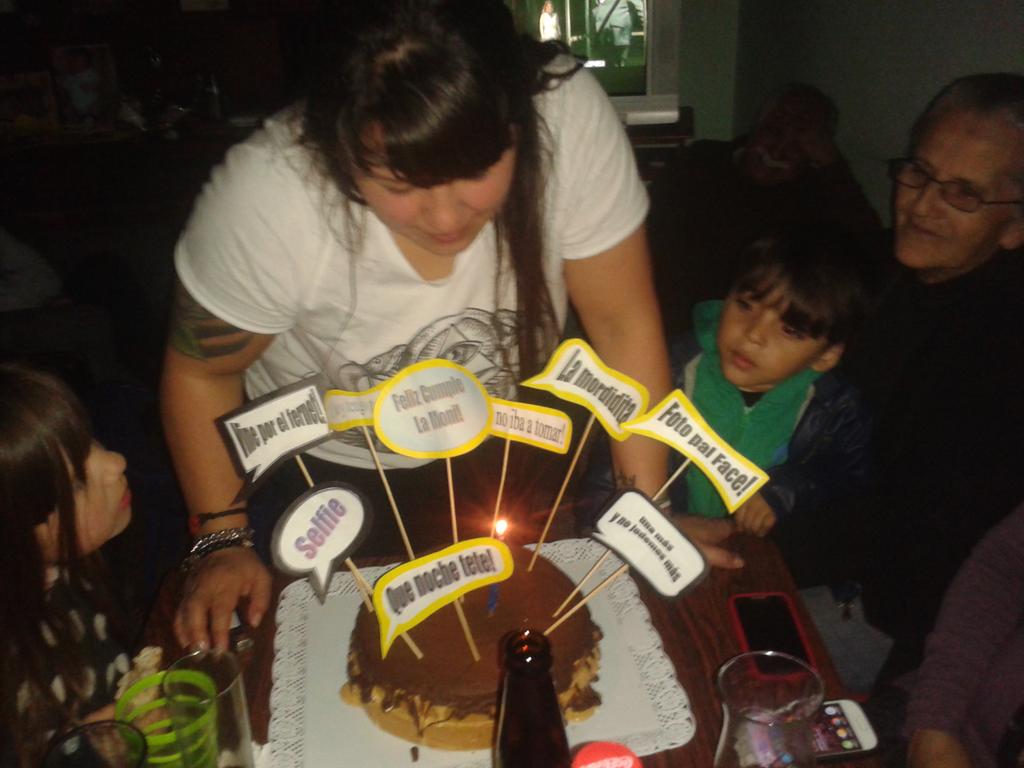 LobosMony's tweet photo. Felices 32♥ :-P http://t.co/Exi0aoE4hA