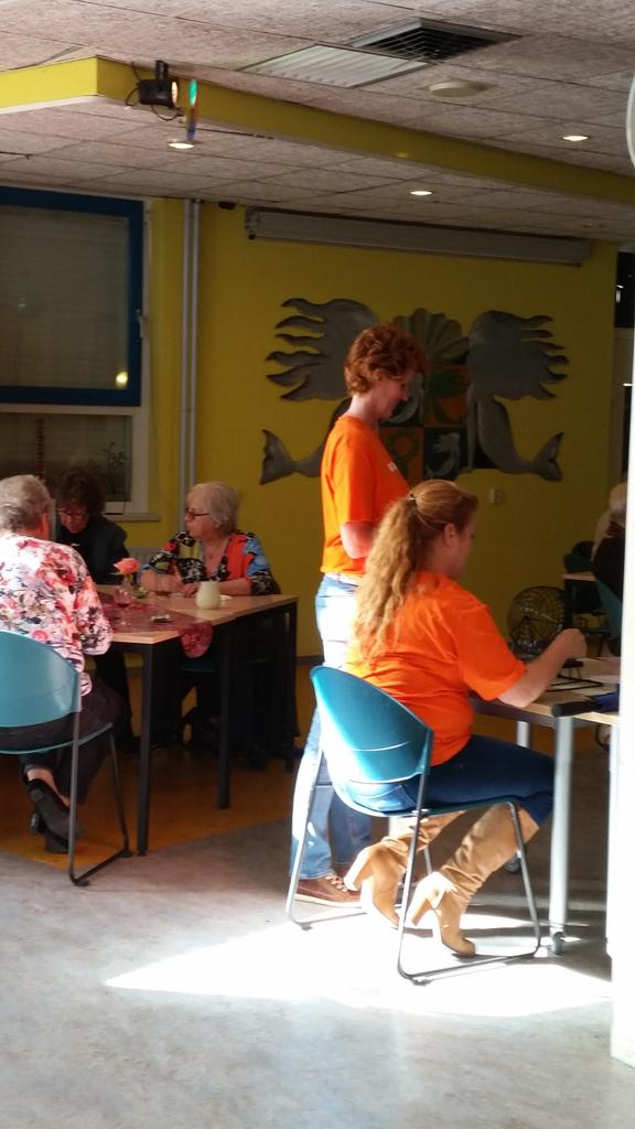 Vandaag aan de slag met #RaboDoet voor Stichting Wolderwelzijn Zeewolde voor ouderen high tea en bingo georganiseerd