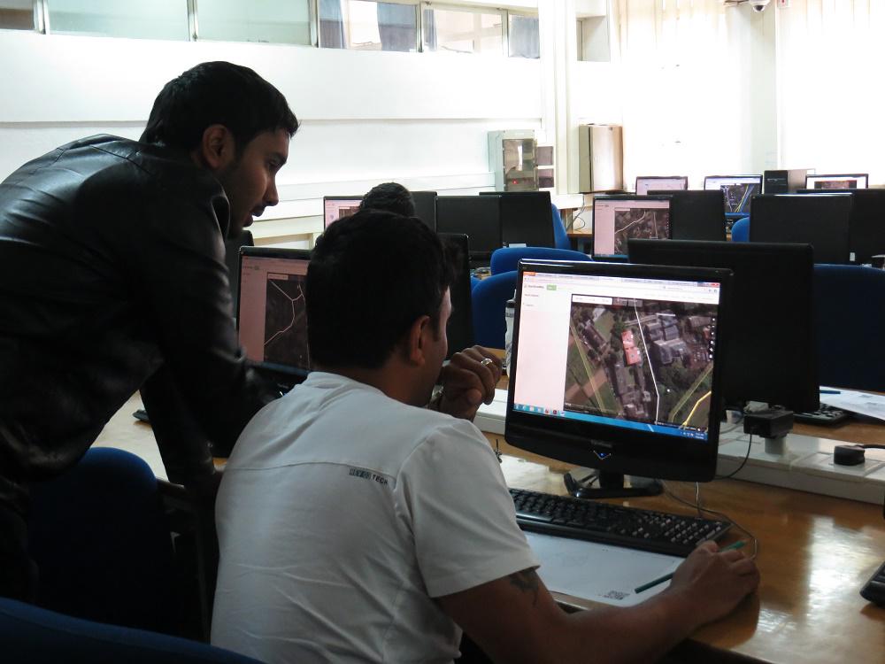 BoomMaps's tweet image. Day 2 of training at #universityofmauritius with @openstreetmap &amp;amp; @fieldpapers &amp;amp; @maggiemaps! #getoutside #teachOSM