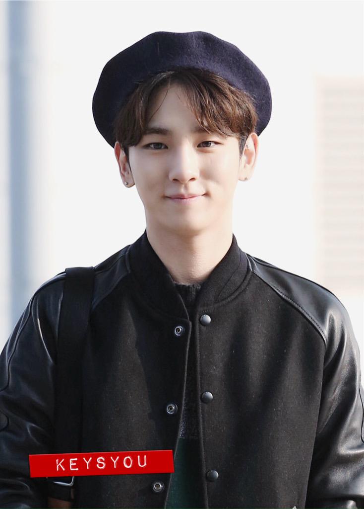 moeMixxJkMh's tweet photo. wanna squeeze those chubby cheeks!!!!!!!
#Key0926 #HappyFreaKeyDay http://t.co/uk7Q8XmOp9