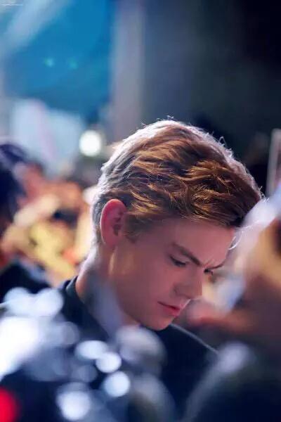 this is so precious i'm in love with it.
thomas sangster is seriously bæ af. 😍💕💯