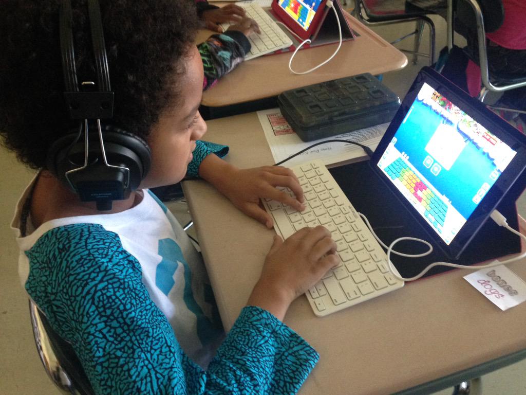 stephlm_pstcc's tweet photo. Teaching 3rd Graders to type! He said, "I'm a master at this"! Go 3rd grade! #proudtechteacher #gettingtnready http://t.co/wwwU29LPQ8