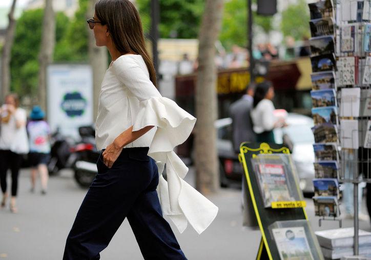 glamour_fashion's tweet photo. 10 key style differences between American and French girl style:  http://t.co/BdBrAo79jl http://t.co/vqm9gQb1bY