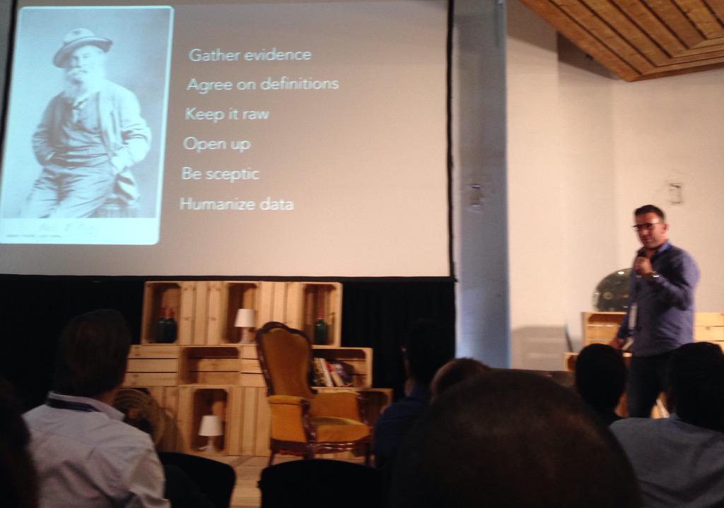 Strands's tweet photo. Closing #nbbcn15 with a keynote by @bbva chief #data scientist #humanizedata http://t.co/6v7s20NnKJ