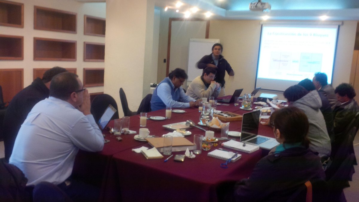comar96's tweet image. #prochile región de #ohiggins ultima sesión Coaching Emprendedor 2015 en Santa Cruz