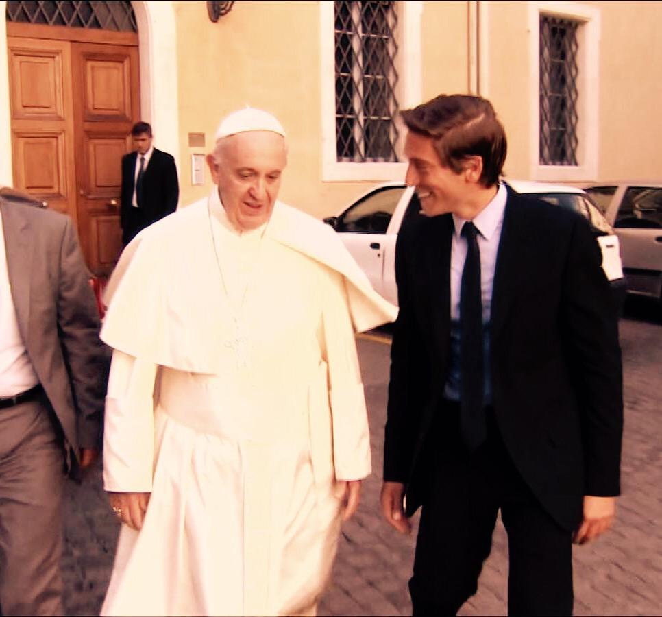 DavidMuir's tweet image. Headed to DC to anchor tonight. #PopeInUS #PopeInDC ( also checking out new Twitter Pope emojis )