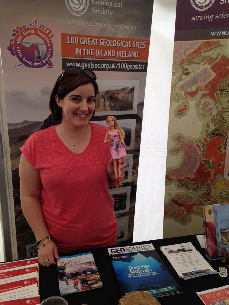 Lovely to meet Jen at the @geolsoc stand at the #yorksfossilfest on the weekend