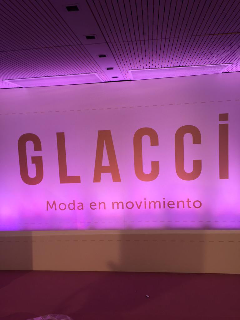 raulberdones's tweet image. Ensayando la presentación de @GlacciTV @gruposecuoya #modaenmovimiento