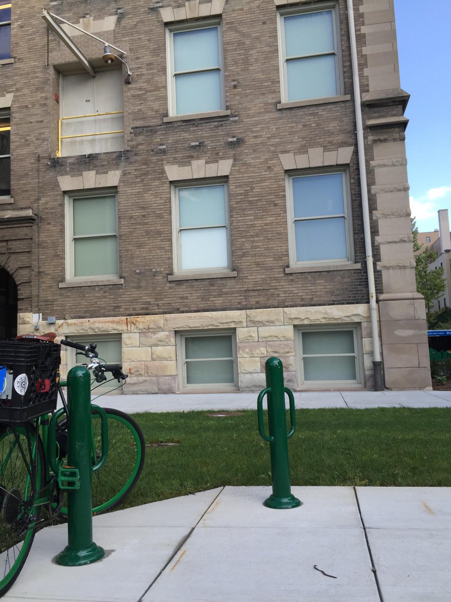 weBikeMU's tweet image. Any @MarquetteU students with classes in Johnston or Sensenbrenner - there are new bike racks for you in back