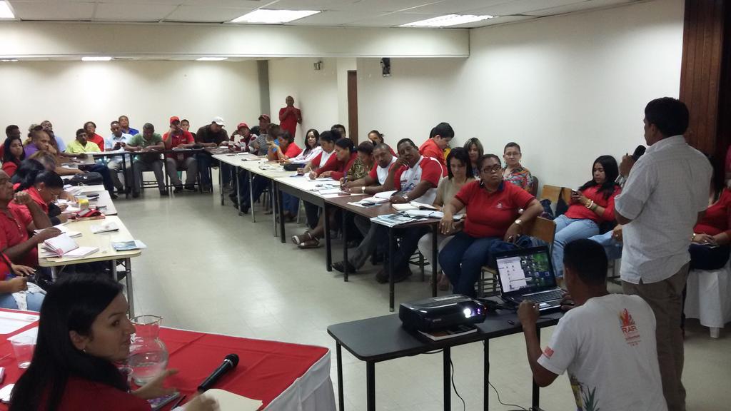 psuvortega's tweet photo. #Ahora La Comuna como expresión del Poder Popular con Luis Rodríguez @joseramonrivero @rangelgomez @PrensaGoBol http://t.co/2NcOZkQesK