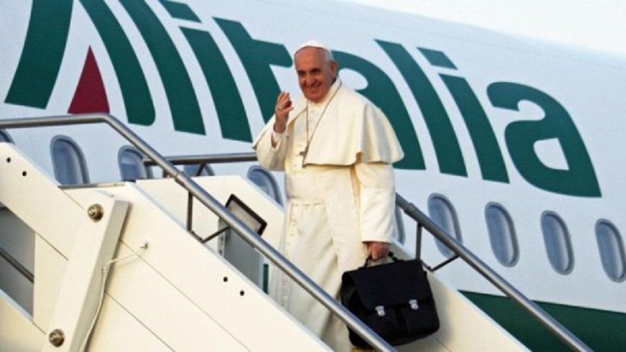 Granma_Digital's tweet photo. .@Pontifex_es culmina una visita histórica a nuestro país. #ElPapaEnCuba #GraciasFrancisco. http://t.co/V8i2rLTMSt http://t.co/XCpa47SGt6