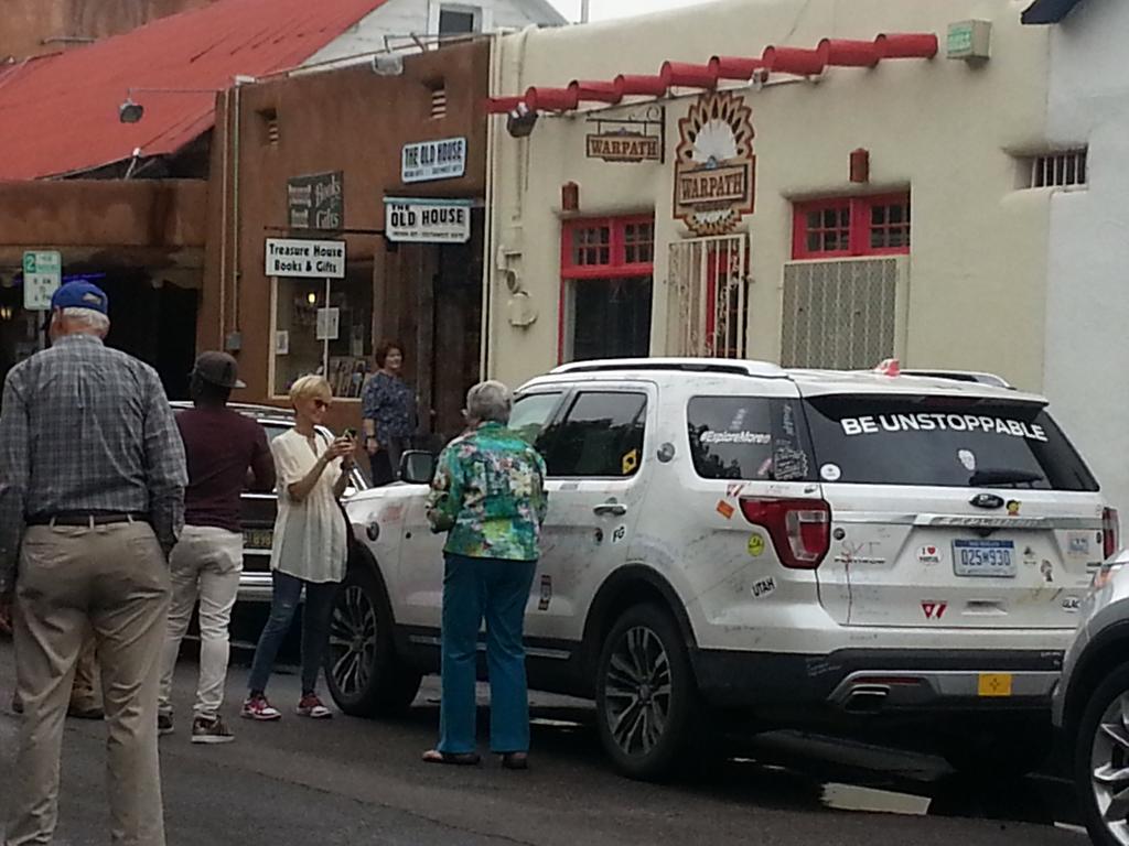 IAmLisaCarey's tweet photo. I spy old town #Albuquerque being #UnstoppableOne #ExploreMore #FordExplorer #FordTX #SUV #Ford #roadtrip #MSPTravels http://t.co/lkmPEBEoaW