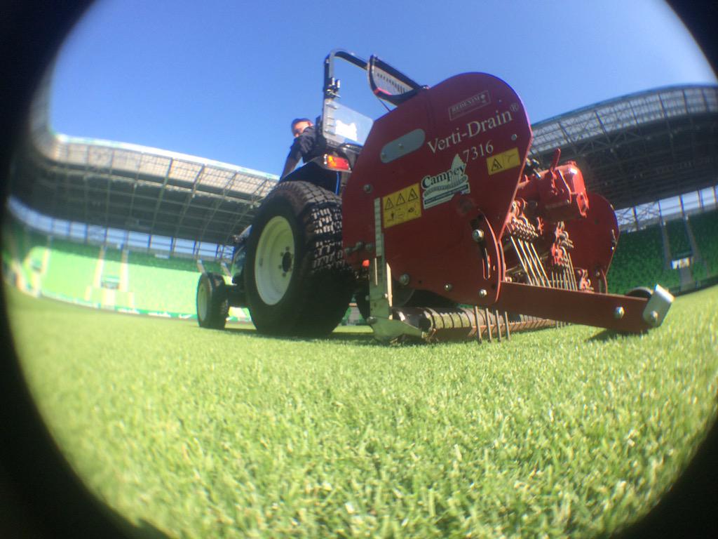 85gabormolnar's tweet photo. The day today...Verti day ;)  #budapest #groupamaarena #hungary #mrpitch http://t.co/B4D526zy7V