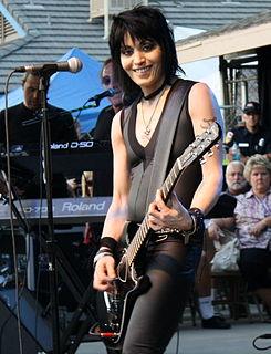 Una de las figuras femeninas más importantes de la historia del rock.
Happy Birthday Joan Jett! 