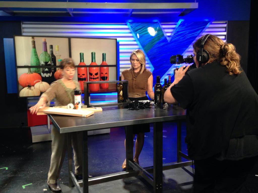 natashatlee's tweet photo. Love when @SueMonday shares her #DIYCreativity @FOX40 $20 Halloween Centerpiece using wine bottles @FOX40beth http://t.co/sq8iWZWJ9J