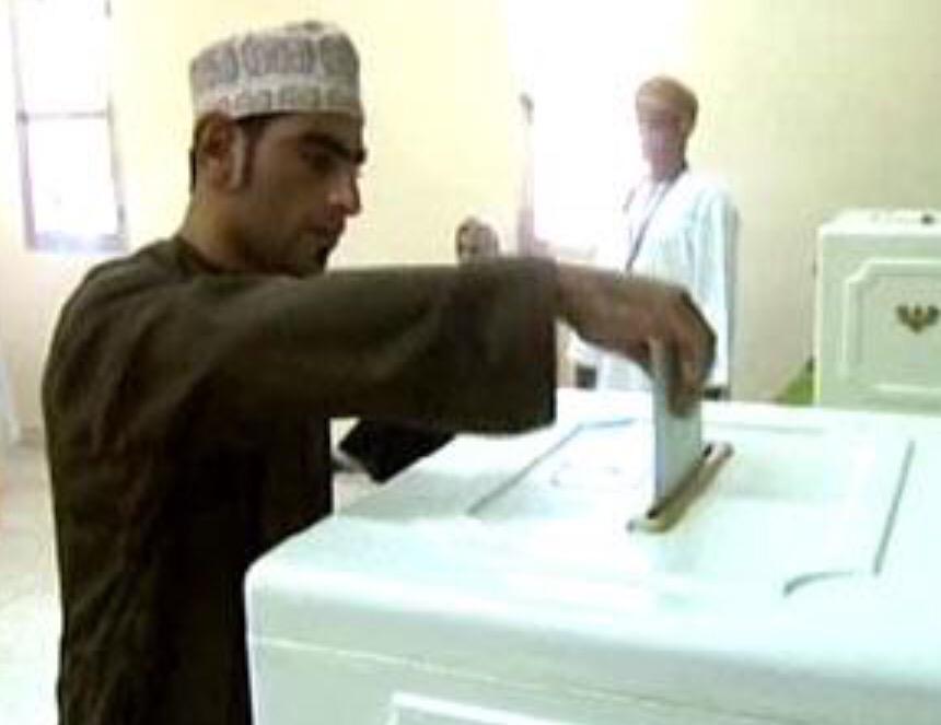 واذا تعصبنا نتعصب لعمان وننحاز لها 
ولا ننحاز لغير الكفؤ القادر على التغيير والتطوير . والناخب يمتلك ورقة التغيير .