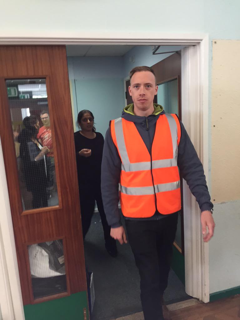 edgewickprimary's tweet photo. Still working hard to finish the packing!! #oldschool #newschool #edgewick http://t.co/k17JUeGQz0
