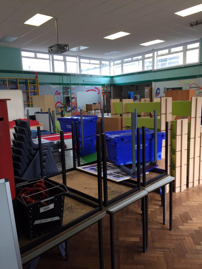 edgewickprimary's tweet photo. Still working hard to finish the packing!! #oldschool #newschool #edgewick http://t.co/k17JUeGQz0