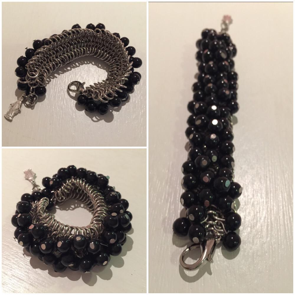 Itsmyfreedom1's tweet photo. Pulsera tejida a mano !!! @revistasusana @RevistaOHLALA @alemaglietti @melinapitra http://t.co/qXa5NBIugE
