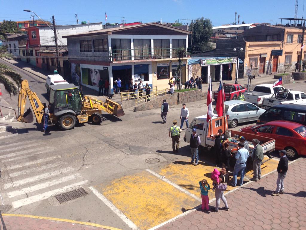 CarlitosOpazo's tweet photo. Calles de Huasco en este momento #tomase camioneros http://t.co/pwqEzcPtDl