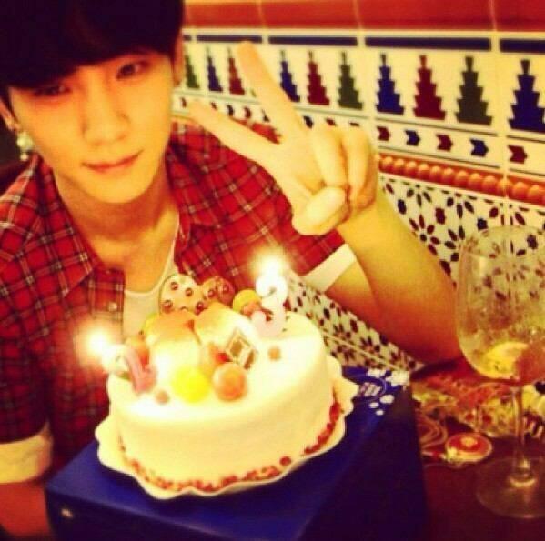ayukeeeybum's tweet photo. いままでも、これからも、大好き。
#HappyFreaKeyday
#Happy24thkeyday
#HappyBirthdayKey
#기범아생일축하해
#Happy25thKeyDay http://t.co/d857UJ1j2Y