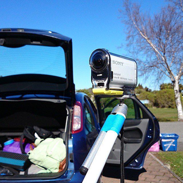 FlowBarbados's tweet image. #FlowTips Minitripod + tape + flagstick = DIY selfie stick.