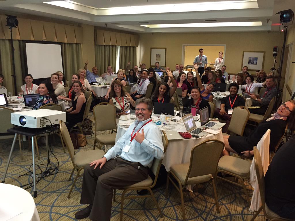 LaineHendricks's tweet photo. Some of the brilliant #SocialMedia Pros at #TSASocialSummit. Thx @jimknaggs for your support! http://t.co/DiNFtfH5G3