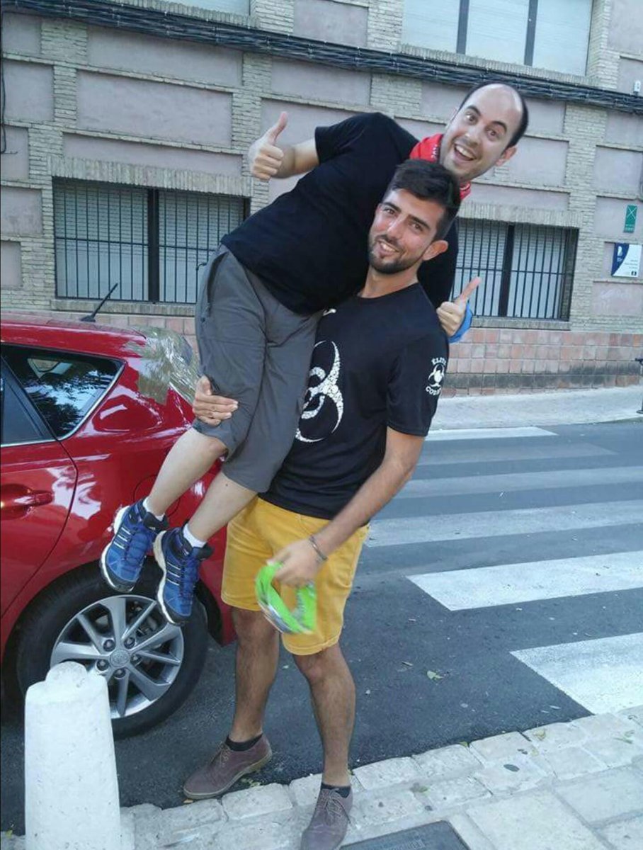 james_slayer's tweet photo. @RealityExperien mi #compizombie deberíade ser Fer! De equipos distintos buena amistad en @SurvivalZombie_ @WRG_SZ http://t.co/W1hyCwGpDA