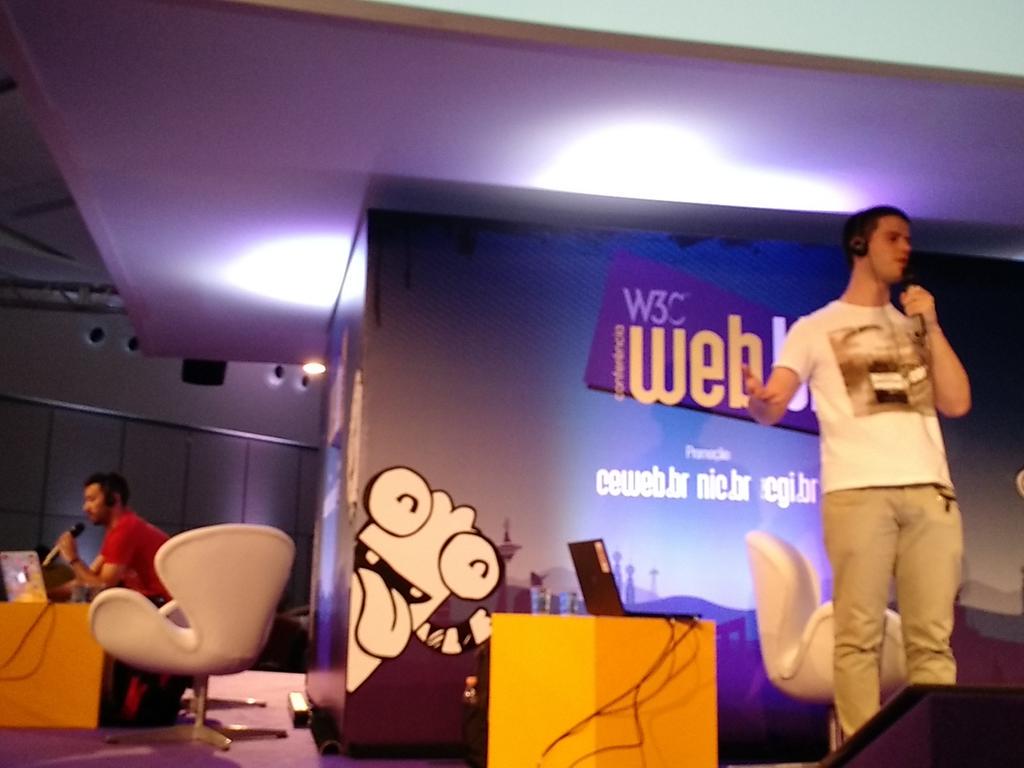 jcemer's tweet image. Modelo inovador da #webbr permite ouvir quatro palestras ao mesmo tempo. ;)