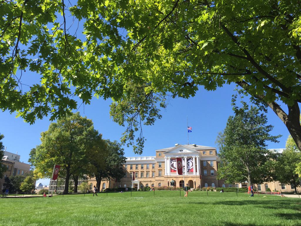 UWMadison's tweet photo. Bascom Hill, you look mighty fine without the fences. Welcome back, buddy. http://t.co/jCxeNBN4ji