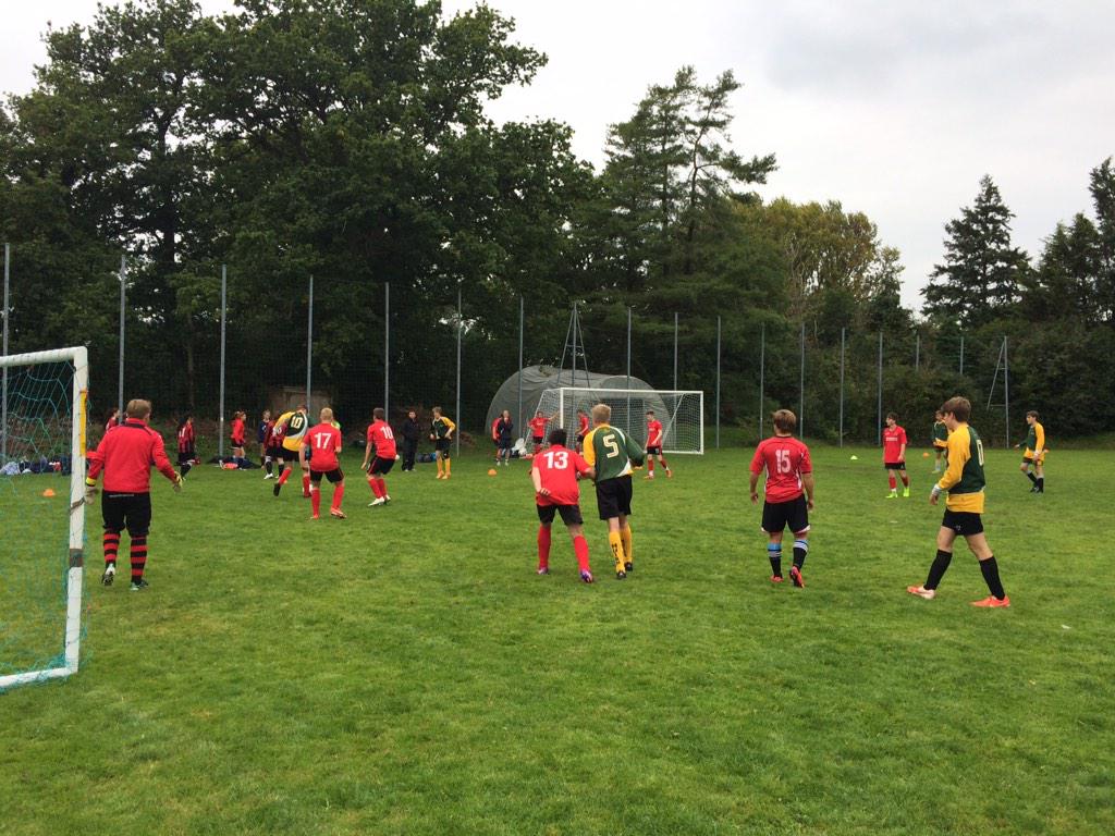 NEWS: Somerset colleges launch participation programme to enhance football for FE students somersetfa.com/news/2015/sep/…
