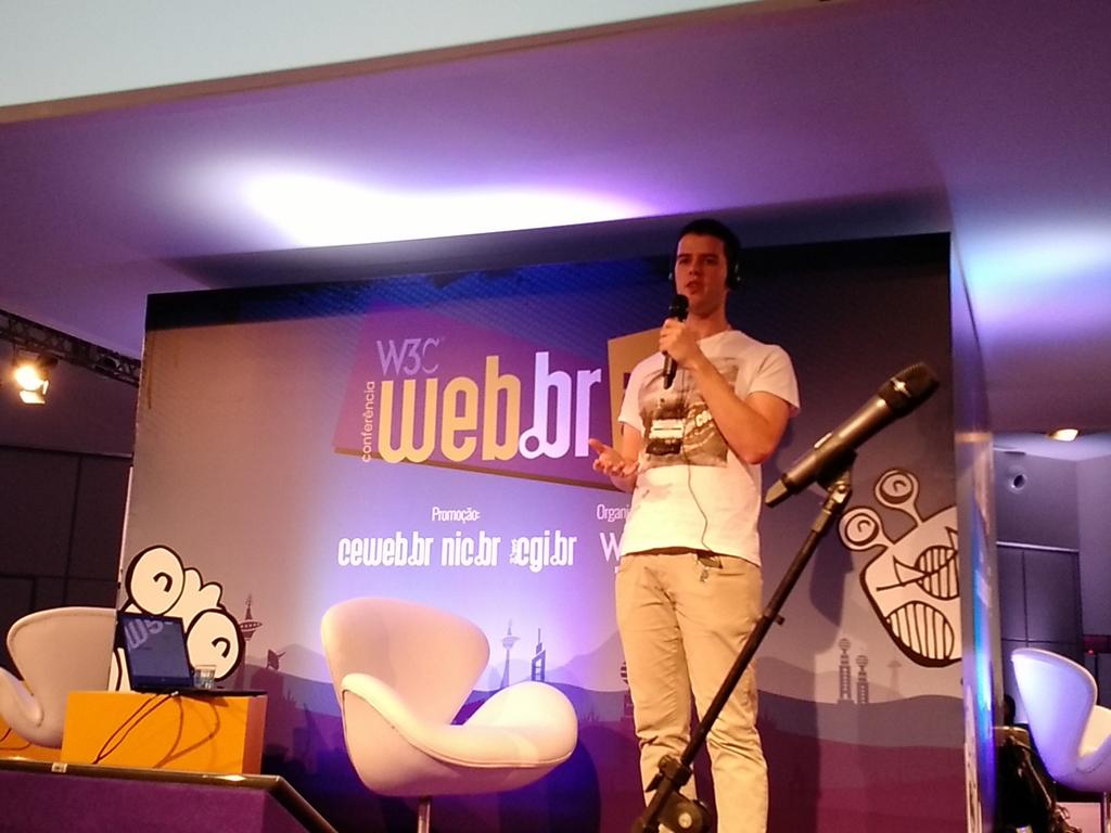 sergio_caelum's tweet image. Progressive Enhancement com @srsaude na #webbr